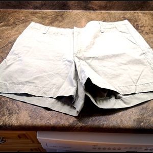 ⭐️5/$20 Old navy grey beige shorts vacation outfit summertime wardrobe vacay